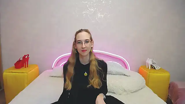 Snapshot of KlaryBrait chatting on January 21, 2025, 6:33 am KlaryBrait online show from January 21, 2025, 6:33 am