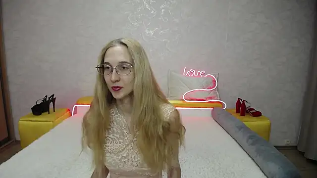 Snapshot of KlaryBrait chatting on November 21, 2025, 9:30 am KlaryBrait online show from November 21, 2025, 9:30 am