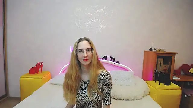 Snapshot of KlaryBrait chatting on March 7, 2025, 6:13 am KlaryBrait online show from March 7, 2025, 6:13 am