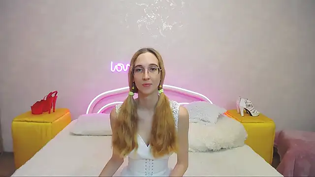 Snapshot of KlaryBrait chatting on January 27, 2025, 10:16 am KlaryBrait online show from January 27, 2025, 10:16 am