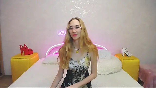 Snapshot of KlaryBrait chatting on January 26, 2025, 4:30 pm KlaryBrait online show from January 26, 2025, 4:30 pm