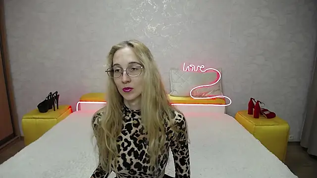 Snapshot of KlaryBrait chatting on November 23, 2025, 3:38 am KlaryBrait online show from November 23, 2025, 3:38 am