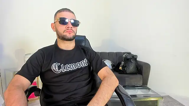 Snapshot of MaximusDick1_ chatting on July 26, 2026, 12:12 pm MaximusDick1 online show from July 26, 2026, 12:12 pm