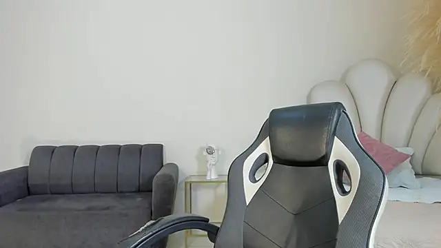 MaximusDick1  online show from June 20, 2026, 11:59 am