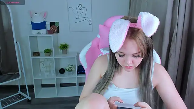 MaryShiotta online show from February 2, 2025, 3:07 pm