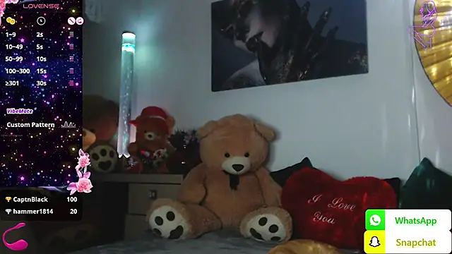 Snapshot of EvelynAisha chatting on March 3, 2025, 6:35 pm EvelynAisha online show from March 3, 2025, 6:35 pm