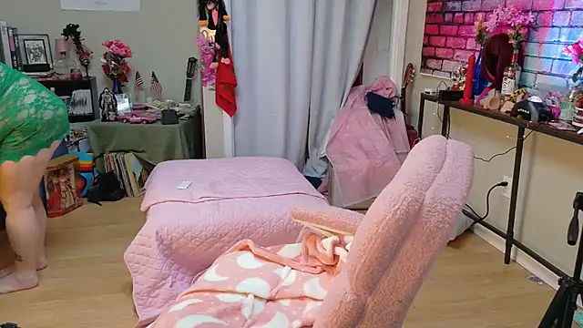 Luna1984 online show from October 9, 2025, 7:03 pm