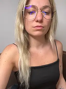 carlaaa online show from May 6, 2026, 8:35 pm