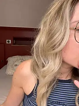 carlaaa online show from April 30, 2026, 8:16 pm