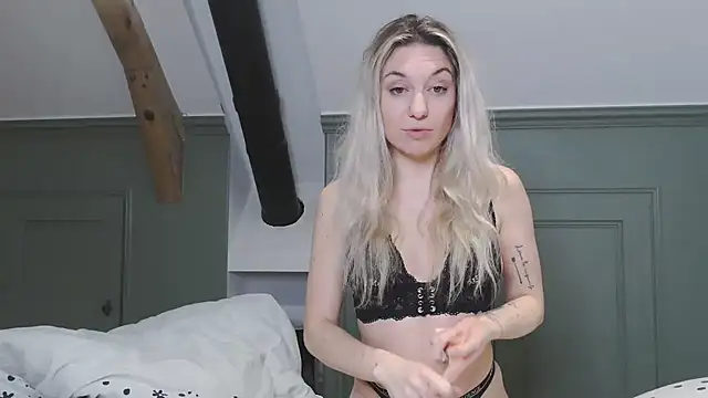 carlaaa online show from February 13, 2025, 9:38 pm