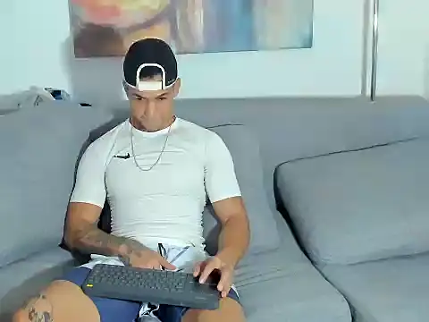 Snapshot of jhonconnor chatting on December 19, 2025, 3:32 am jhonconnor online show from December 19, 2025, 3:32 am