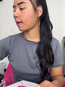 Snapshot of _Luana chatting on February 7, 2025, 9:05 am  Luana online show from February 7, 2025, 9:05 am