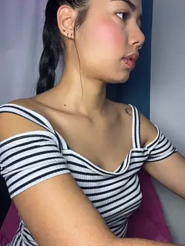 Snapshot of _Luana chatting on March 7, 2025, 9:07 am  Luana online show from March 7, 2025, 9:07 am