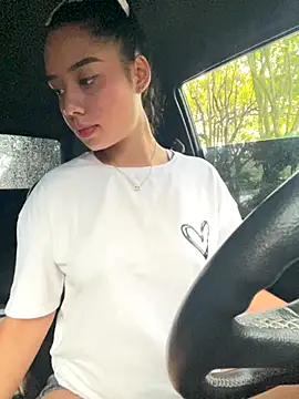 Snapshot of _Luana chatting on November 27, 2025, 6:41 pm Luana online show from November 27, 2025, 6:41 pm