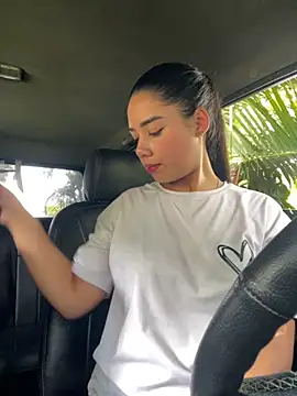 Snapshot of _Luana chatting on December 3, 2025, 5:34 pm Luana online show from December 3, 2025, 5:34 pm