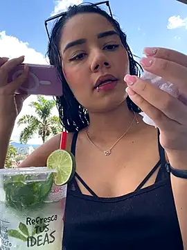 Snapshot of _Luana chatting on November 18, 2025, 5:38 pm Luana online show from November 18, 2025, 5:38 pm