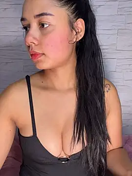 Snapshot of _Luana chatting on May 29, 2026, 2:17 am Luana online show from May 29, 2026, 2:17 am
