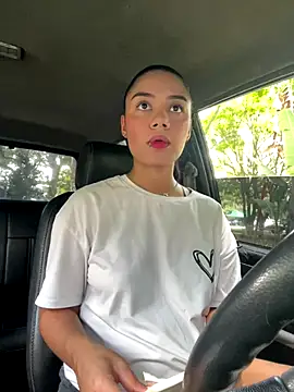 Snapshot of _Luana chatting on December 15, 2025, 5:30 pm Luana online show from December 15, 2025, 5:30 pm