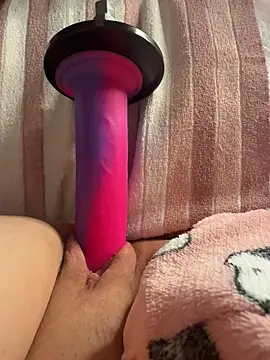 luisa1 online show from November 11, 2025, 7:52 pm