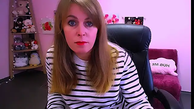 Snapshot of Hot_Milady chatting on February 6, 2026, 8:32 am Hot Milady online show from February 6, 2026, 8:32 am