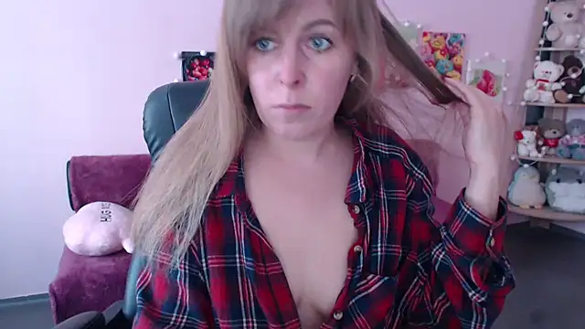 Hot Milady online show from May 4, 2026, 7:22 am