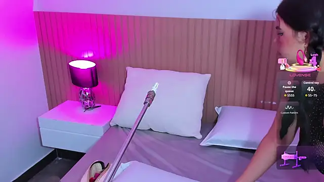 klhoe boobs online show from May 8, 2026, 4:38 am