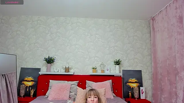 Snapshot of KattyPeachX chatting on June 2, 2026, 1:05 am KattyPeachX online show from June 2, 2026, 1:05 am