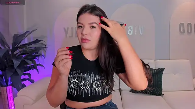 Snapshot of ValeriaRoldanX chatting on June 27, 2026, 12:00 pm ValeriaRoldanX online show from June 27, 2026, 12:00 pm
