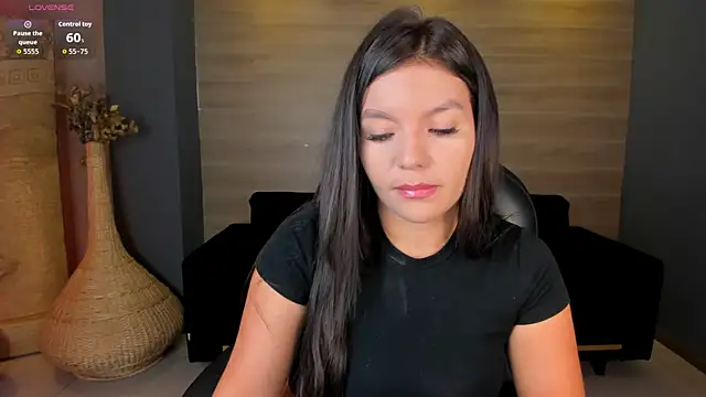ValeriaRoldanX online show from April 22, 2026, 10:33 am