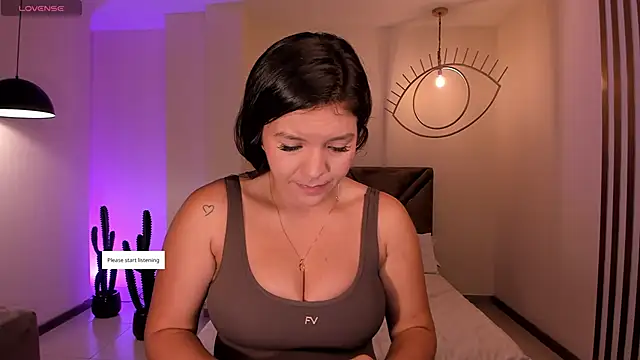 Snapshot of ValeriaRoldanX chatting on May 17, 2026, 11:21 am ValeriaRoldanX online show from May 17, 2026, 11:21 am