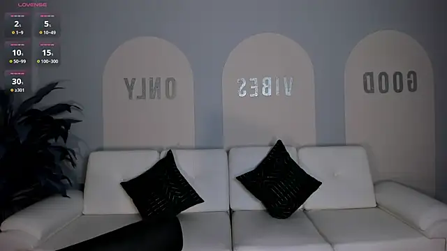 Snapshot of ValeriaRoldanX chatting on June 24, 2026, 11:42 am ValeriaRoldanX online show from June 24, 2026, 11:42 am