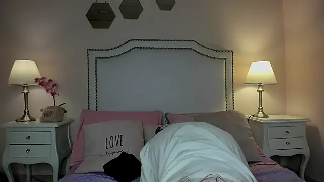 Snapshot of KIMAPRIL chatting on November 8, 2025, 3:43 am KIMAPRIL online show from November 8, 2025, 3:43 am