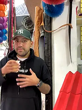 Snapshot of JuanZapata33 chatting on November 4, 2025, 9:40 pm JuanZapata33 online show from November 4, 2025, 9:40 pm