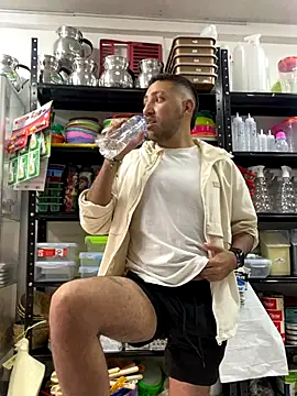 Snapshot of JuanZapata33 chatting on October 16, 2025, 9:56 pm JuanZapata33 online show from October 16, 2025, 9:56 pm