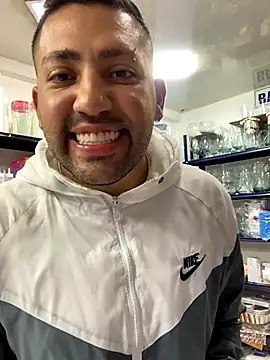 Snapshot of JuanZapata33 chatting on October 13, 2025, 9:38 pm JuanZapata33 online show from October 13, 2025, 9:38 pm