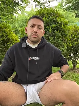 Snapshot of JuanZapata33 chatting on October 28, 2025, 9:25 pm JuanZapata33 online show from October 28, 2025, 9:25 pm