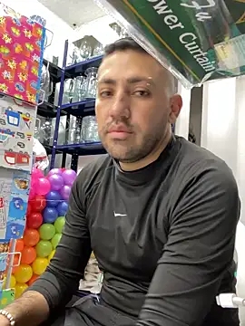 Snapshot of JuanZapata33 chatting on October 8, 2025, 9:48 pm JuanZapata33 online show from October 8, 2025, 9:48 pm