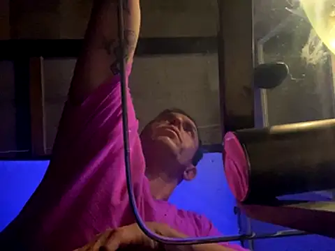 Snapshot of Gman143187 chatting on October 16, 2025, 4:54 am Gman143187 online show from October 16, 2025, 4:54 am