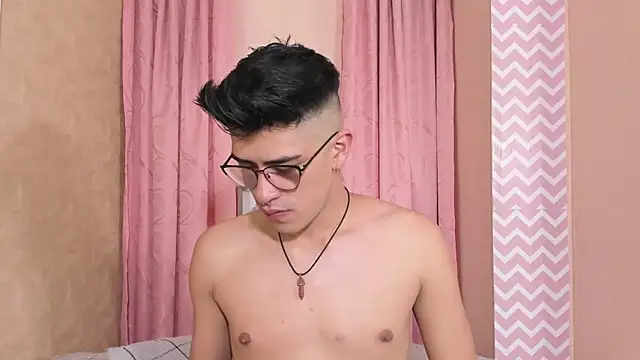 Snapshot of Ryan_Clark_ chatting on December 12, 2024, 5:48 pm Ryan Clark online show from December 12, 2024, 5:48 pm