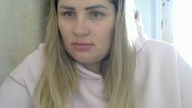 Snapshot of Honeydew-Waves chatting on October 13, 2025, 7:21 am Honeydew-Waves online show from October 13, 2025, 7:21 am