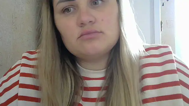 Snapshot of Honeydew-Waves chatting on October 15, 2025, 8:55 am Honeydew-Waves online show from October 15, 2025, 8:55 am