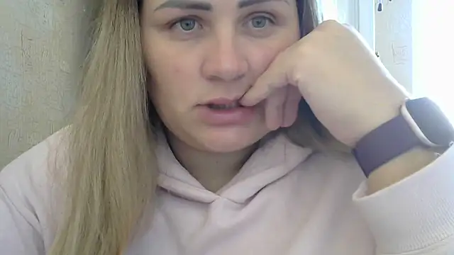 Snapshot of Honeydew-Waves chatting on October 30, 2025, 8:12 am Honeydew-Waves online show from October 30, 2025, 8:12 am