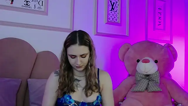 Abby  White online show from April 24, 2026, 4:09 pm