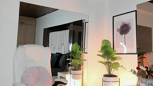 Kitty Eliffe online show from April 28, 2026, 2:27 am