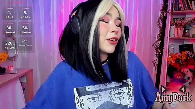 Snapshot of _AmyDark chatting on November 5, 2025, 8:45 pm AmyDark online show from November 5, 2025, 8:45 pm