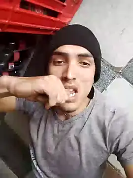 Snapshot of jeremy_scott chatting on December 9, 2024, 7:29 pm jeremy scott online show from December 9, 2024, 7:29 pm