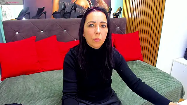 Snapshot of LauraSin chatting on February 16, 2026, 7:12 pm LauraSin online show from February 16, 2026, 7:12 pm