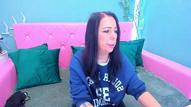 Snapshot of LauraSin chatting on November 26, 2025, 4:23 am LauraSin online show from November 26, 2025, 4:23 am