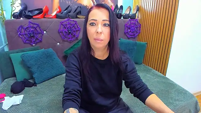 LauraSin online show from October 27, 2025, 4:46 am