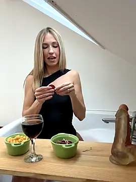 lola tentatiion online show from October 19, 2025, 3:26 pm